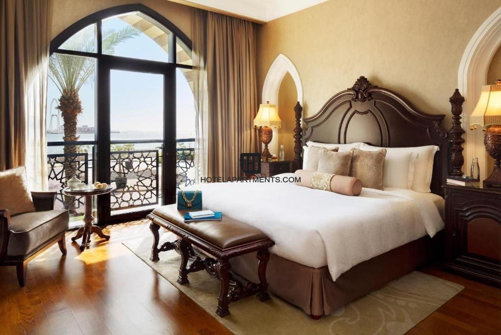 Ultra Luxury Apartment: Four Bedroom Lagoon Villa in The Palm Jumeirah