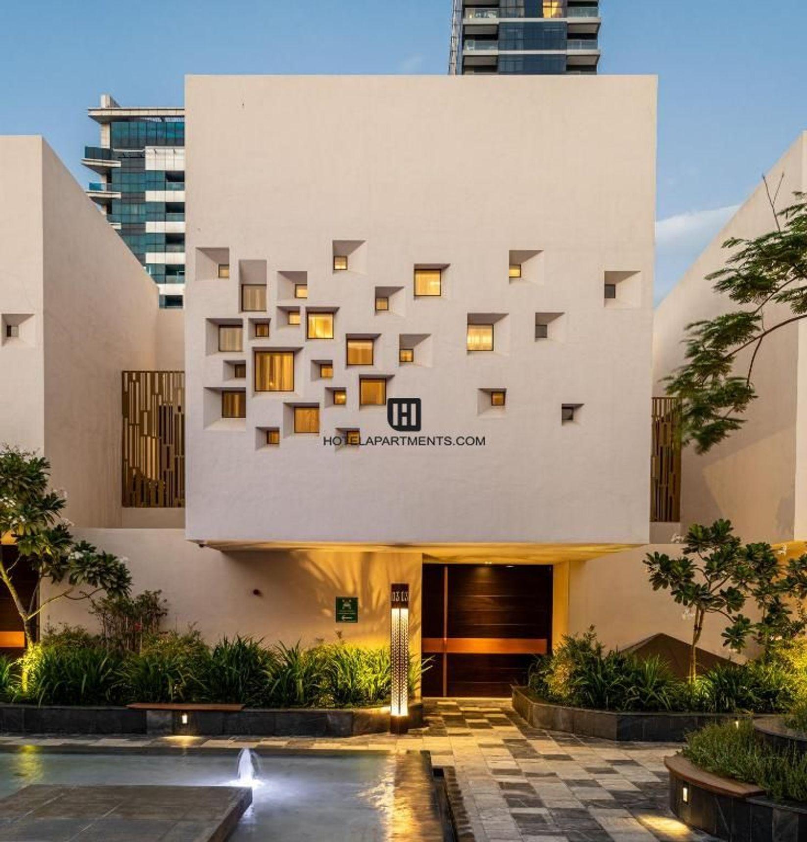 Ultra Luxury Apartment: Luxury Villas with Private Pool in Al Barsha