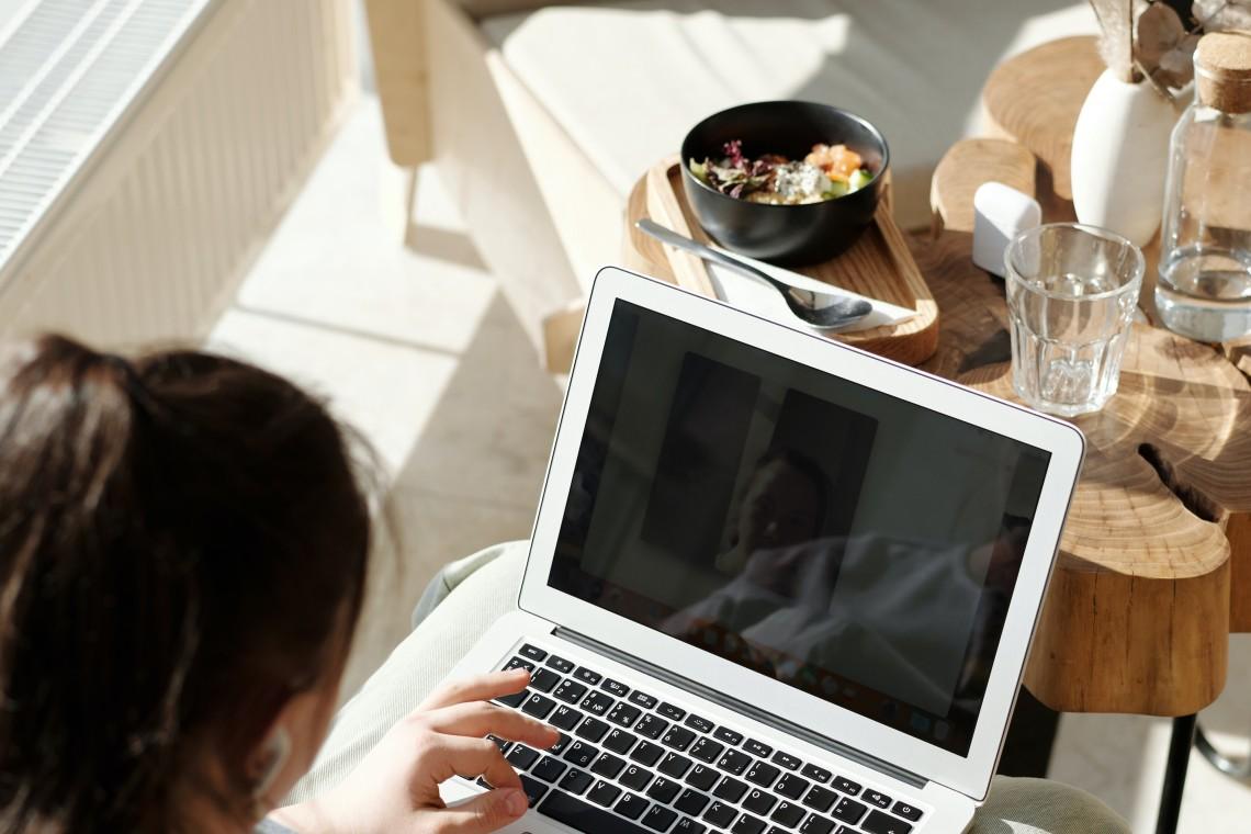 Tune Into These 7 Podcasts If You’re A Digital Nomad