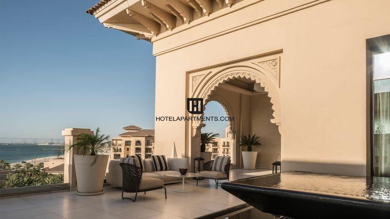 Extravagant Penthouse Suites With Island Views